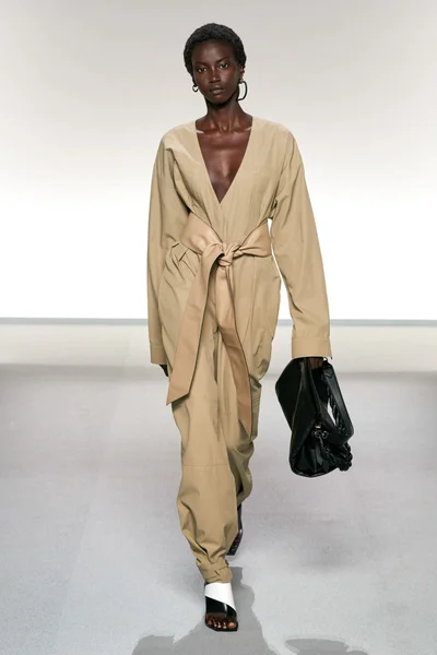 Look 11